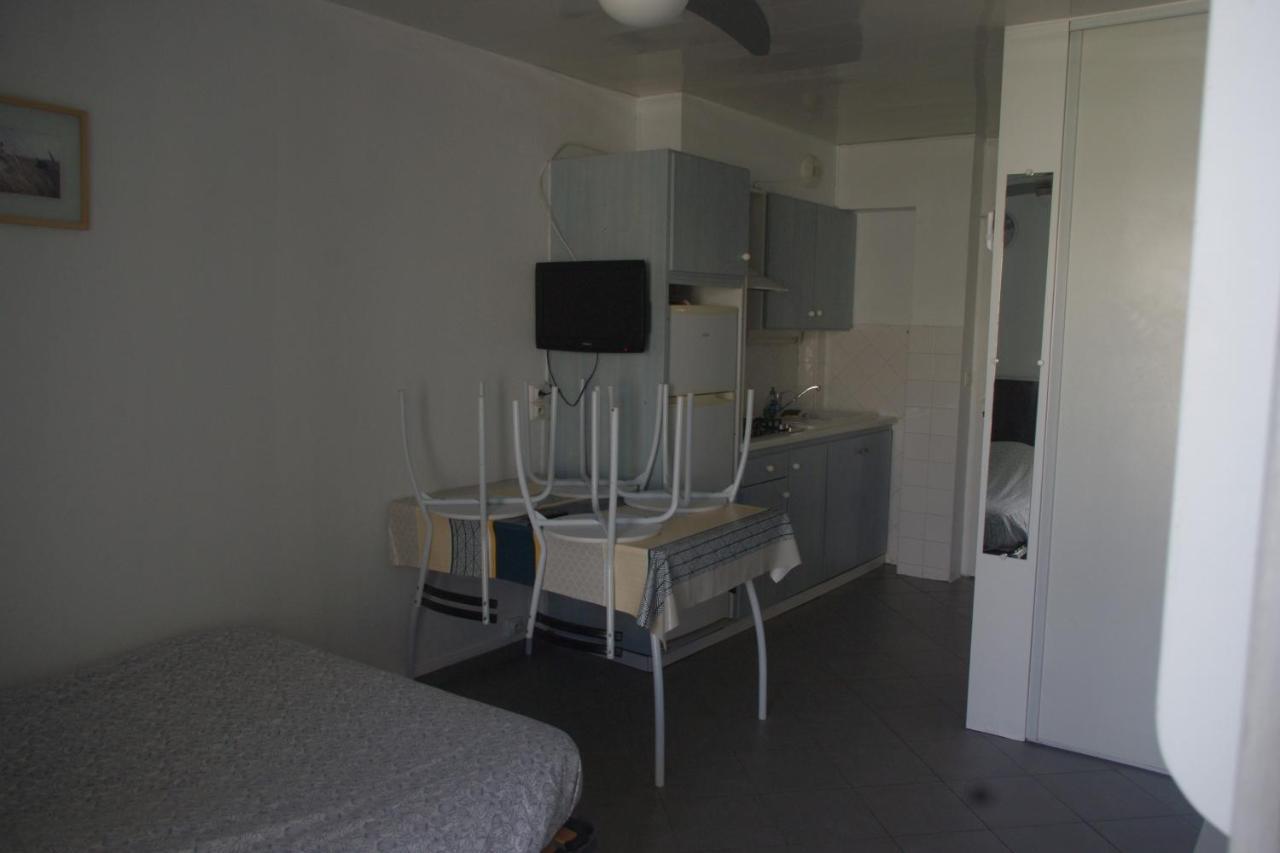 Les Stoechades Aparthotel Hyeres Exterior photo